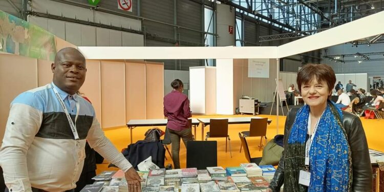 LES EDITIONS CONTINENTS AU FIRMAMENT: Kodzo Vondoly, le patron, en parle