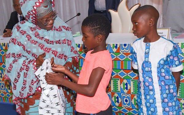 HCRRUN : Poursuivre et amplifier sereinement ce programme de bourses et d&rsquo;aides aux enfants orphelins